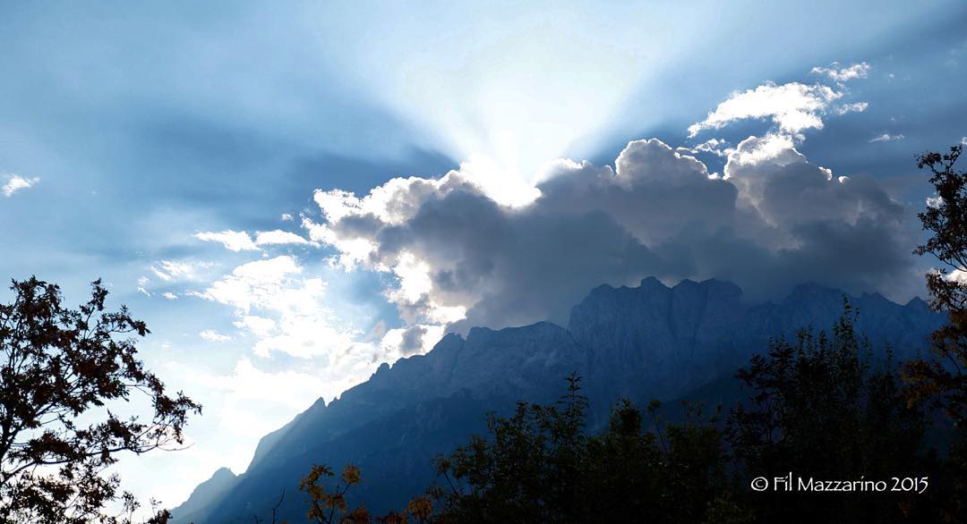 #sun #clouds #mountains #valcamonica #valcamonica🇮🇹 #fil #mazzarino #photography #photographer #cyclopevideo #oplasales #philmazza