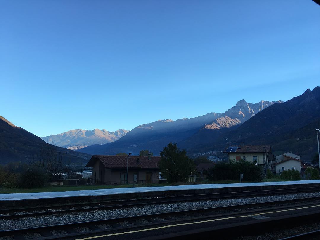 Good morning. #goodmorning #monday #morning #train #station #university #tooearly #breno #brescia #vivobrescia #vivolombardia #igerslombardia #vallecamonica #camunialand #nofilter #iPhone