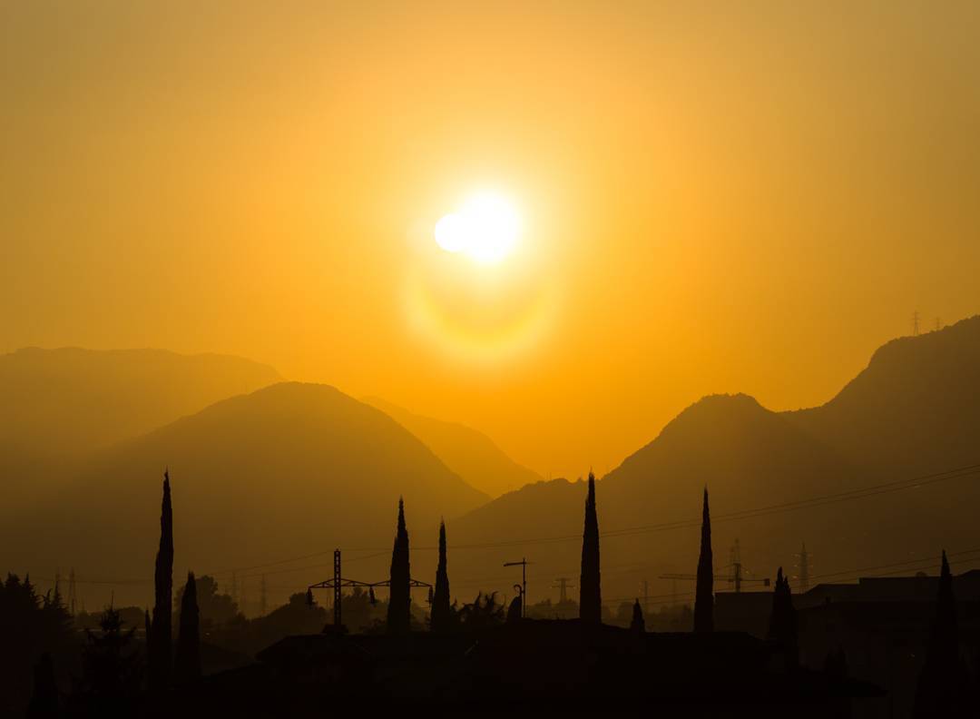 ~ Sunset ~ #sunset #piancamuno #ig_brescia #ita_details #igerslombardia #instaitalia #ig_italy #panorama #sun #sky #autumn #foto_italiane #gf_italy #hdr #loves_lombardia #landscape #loves_united_italia #contestgram #vallecamonica #vivobrescia #vivonatura #nature #top_italia_photo #1200d #brixia_scatti #volgolombardia #mountains