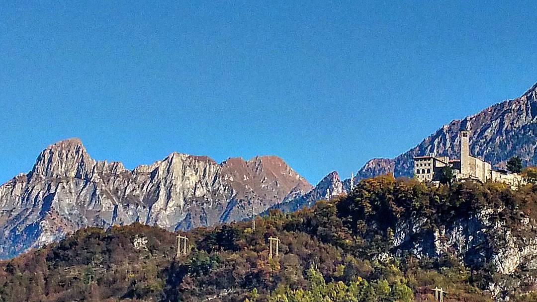 #mountains#mountainscape#alps#landscape#landscape_lovers#fall#autumn#autumncolors#nature#vallecamonica#valledeisegni#volgolombardia#volgobrescia#loves_lombardia#loves_united_lombardia#loves_mountains#vivonatura#igworld_nature#ig_italy#ig_captures#ig_brescia#ig_lombardia#gf_daily#gf_italy#vivalavallecamonica