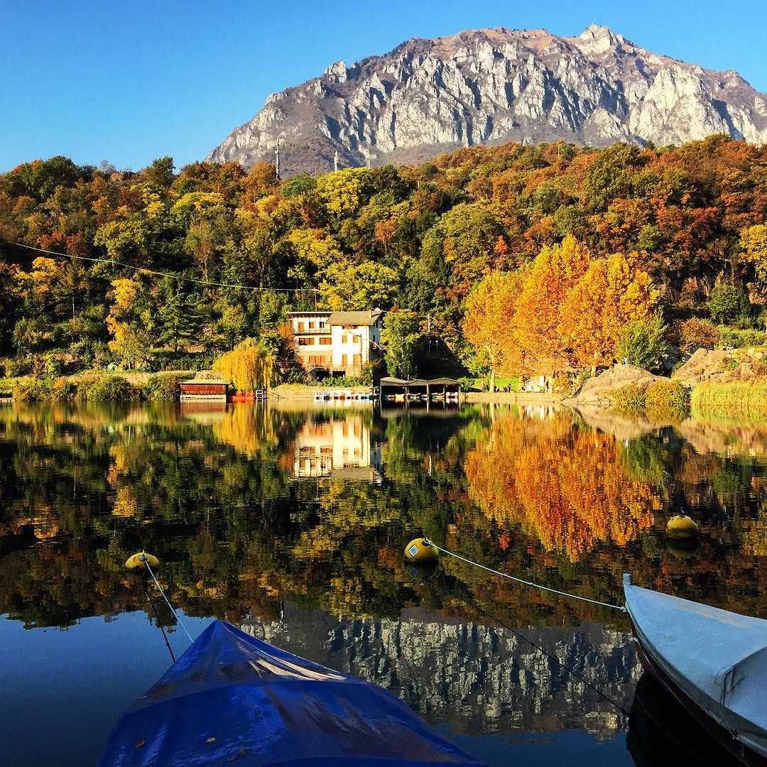 Autunno è oggi #lagomoro #paesaggioitaliano #vallecamonica #lavalledeisegni #brescia