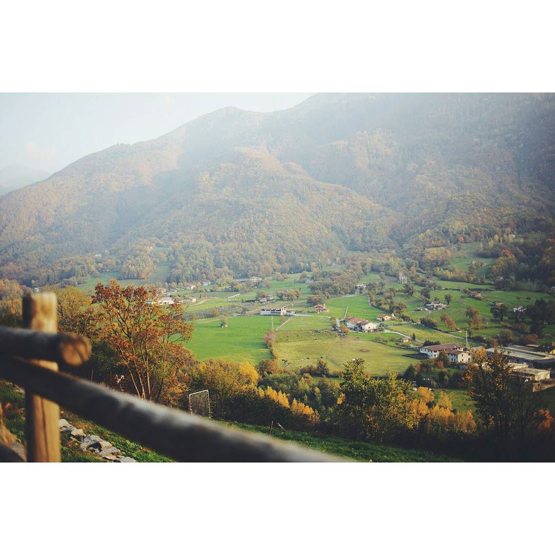 Autumn colors in Camonica Valley #iloveitaly #valcamonica #walkingaround #weekendoff #italia #italy #landscape #vsco #vscocam