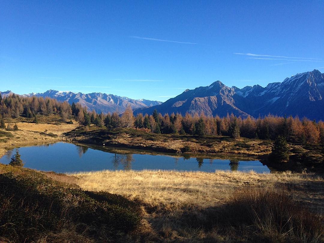 #piztri#malonno#vallecamonica#laghetti#hot#autumn#my#mountains#blue#sky#landscape#weekend#salutare#scoppiati ☀️🍁😎