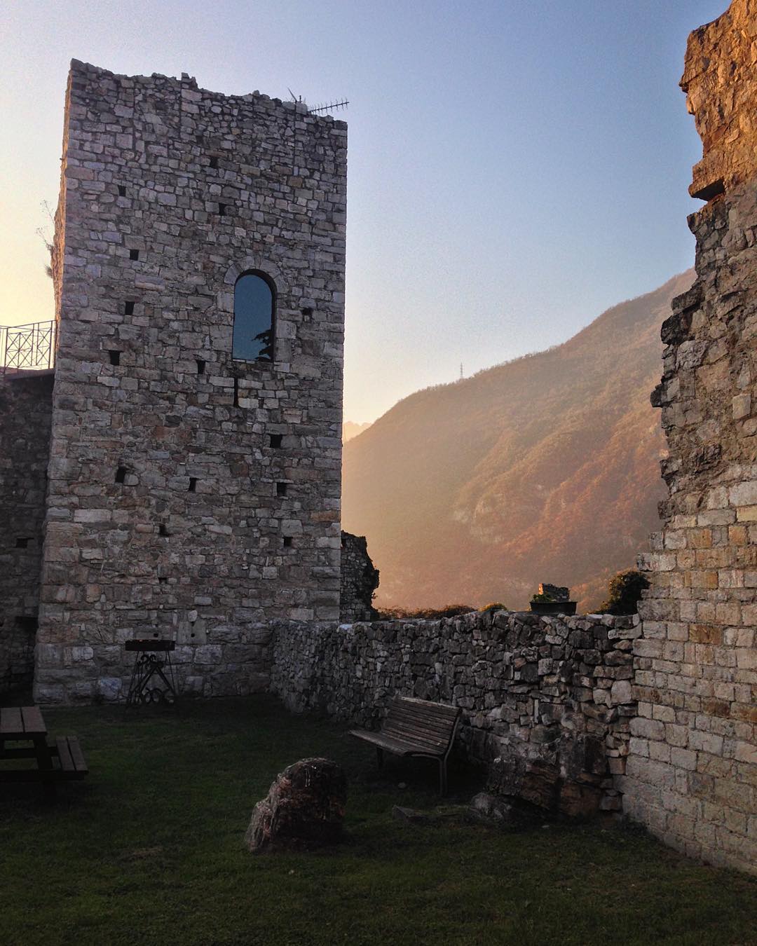 #breno #castello #castellodibreno #valcamonica #brescia #осень #autumn #autunno #lombardia #italia #italy #vacation #италия #nofilter