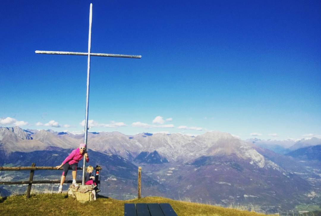 #trekking #sanglisente #whitbaby #valcamonica #montagnecamune #autunno #sole #giornatina #mountain #love #vivoinunpostobellissimo