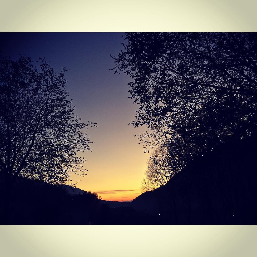 Sunset of November 🌅 #sunset #tramonto #november #novembre #beautifulautumn #walk #insta #instagram #instaphoto #tag #tagsta #tagsforlike #iphone6 #iphonesia #iphoneonly #iphonephoto #vallecamonica #valley #popularpic #photooftheday