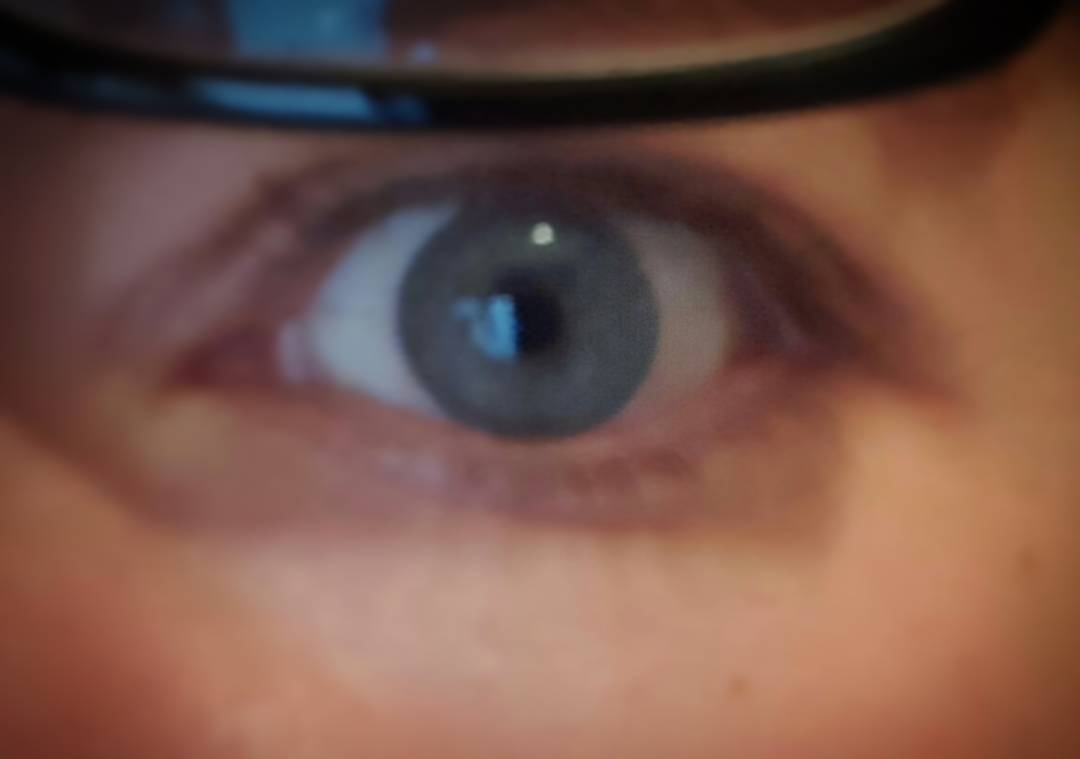 Behind blue eye #loscetos #blueeyes #soul #rayban #peggiorare #perdimenticare #byebye #forseparto #instamood #see #autumn #nofilters #nofilterneeded #amarezza #notears #sun #leggero #thewho #limpbizkit #greenday #instagood #tsunagari #sharingan #rocknroll #overtherainbow #husky #vallecamonica #sauron #aragorn #barneystinson