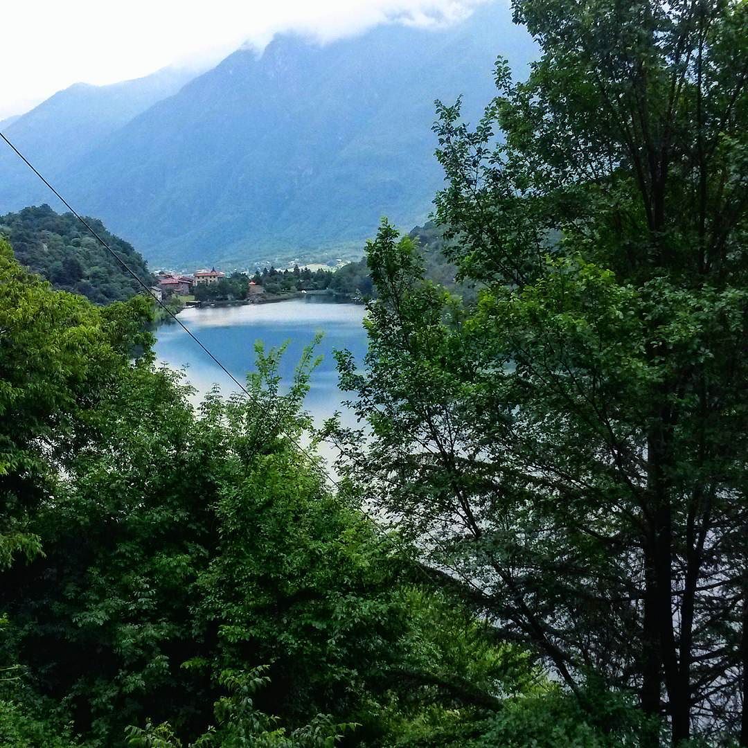 Capo di lago #vscocam #picoftheday #igers #lake #amazing #pic #landscape #mountains #vallecamonica