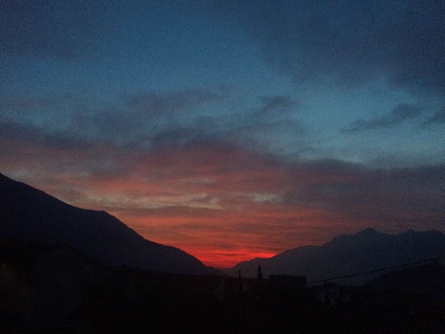 Il cielo di casa❤️ #sunset #sky #mountains #vallecamonica #instanature #skylovers #nature #skyporn #place #vivalavallecamonica #view #clouds #igersitalia #myfeelgoodplace #italy #home #shareyourparadise #top_lombardia_photo #landscape #naturelovers #natureporn #instaitalia #amazing #shot #likeforlike #likeback #november #autumn