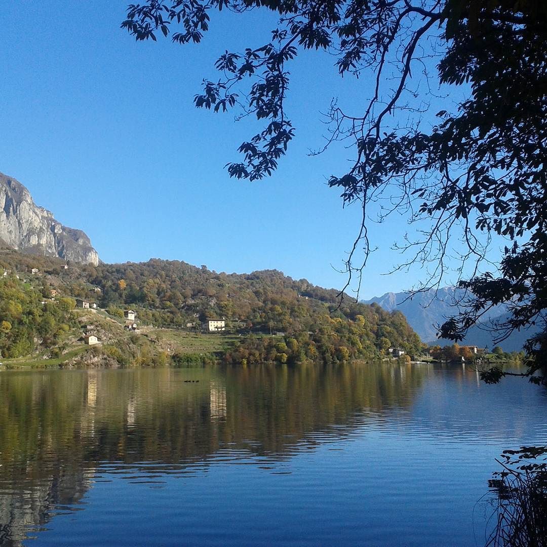 #BlueSky #peace #reflect #autumn #CapoDiLago #CoDeLac #colors #vallecamonica
