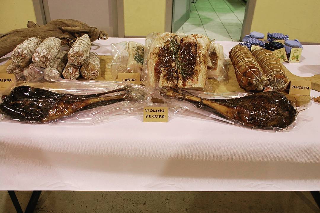 #salumiCamuni #vallecamonica #violino di #pecora #prosciuttodipecora #lardo #pancetta #salamecamuno #nostraproduzioneartigianale