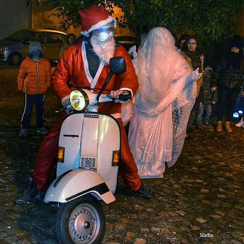 Santa Lucia e Babbo Natale#iseolake #ig_worldclub #inLombardia #ig_europe # #vivolombardia #visititalia #natura_love #volgolombardia#vivobergamo #volgobrescia #volgobergamo#instaamici #igersmood #bestitaliapics #bestlombardiapics #italialaghi #ig_great_shots #top_italia_photo #top_lombardia_photo#exclusive_mobile#loves_united_lombardia #lory_alpha #Great_Captures_Italia #hdr_captures #igersitalia #loves_lombardia #lombardia_super_pics#kings_birds #vallecamonica #visitlakeiseo