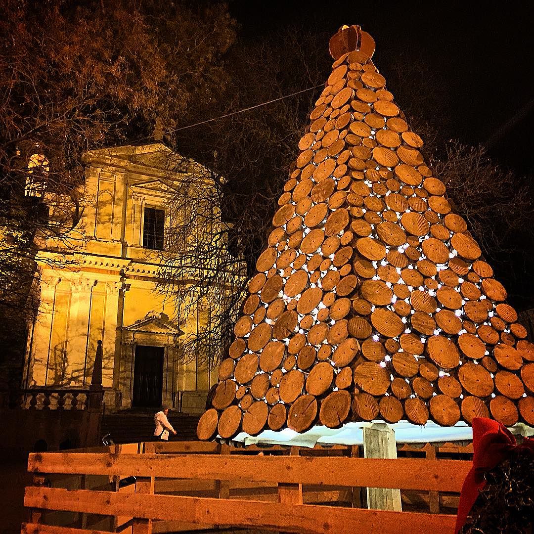 MADOOOOO!!😱❤️💣 #christmastree #alberodinatale #natale #borno #boom #vallecamonica #valledeisegni #bonk #bonkshop #xmastree #merryxmas #merrychristmas #mado @borno_monte_altissimo @prolocobornoturismo