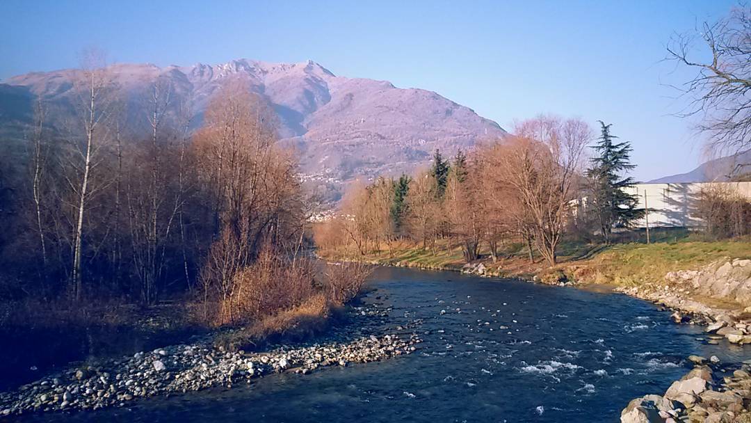 #passeggiate#domenica#sole#krisp#sentierofluviale#vallecamonica 👟🍁☀❤