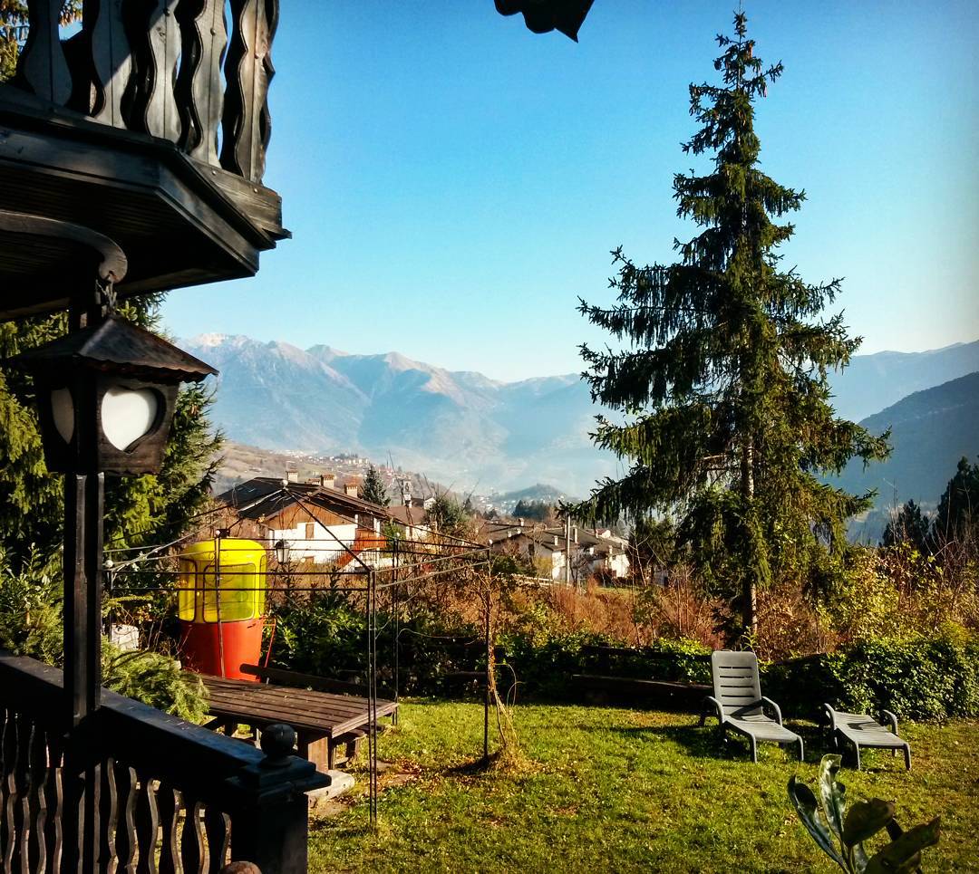 #landscape #view #valley #vallecamonica #borno #mountains #ig_mountains #ig_brescia #ig_lombardia #volgoitalia #volgobrescia #volgolombardia #nature #naturelovers #loves_mountains #ig_nature #peaceful #relax #sun #sunshine #sky #bluesky #beautifulday #autumn #autumncolors #colors