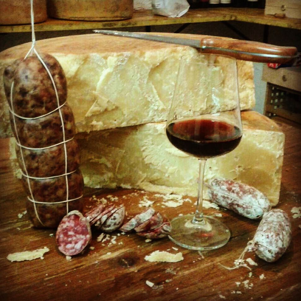 #food #foodporn #merenda #formaggio #cheese #lombardia #vallecamonica #italy #wine #winetasting #salame #pomeriggio #amici #friends #solocosebuone