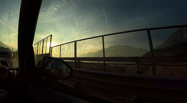 • Sky lovers •. 🔸 🔹This 👆 -MyPicture- 👌🙏👏 🔸 🔹 #canoneos #reflex #passione #top #foto #igersitalia #igerslombardia #instaitalia #vallecamonica #vivobrescia #shareyourparadise #lovesitalia #loves_lombardia #lombardia_city #top_lombardia_photo #sky #skyporn #blue #yellow #red #sun #sunrise #goldenhour #tramonto #smart #gopro #iphonography #nature #clouds