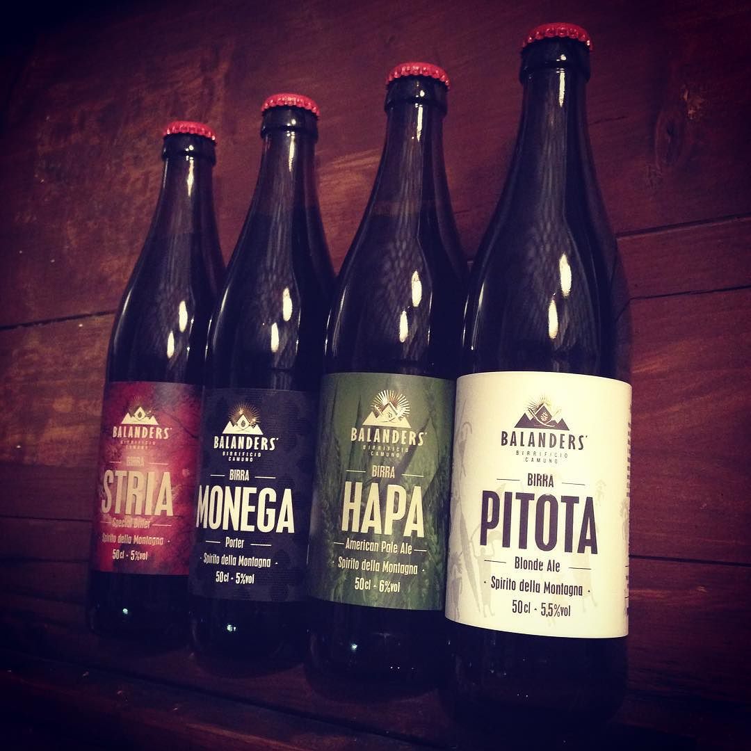 Eccole le nostre Sisters!!👯👯🍻🍻!! @balandersbirrificiocamuno #balanders #cervejaliquidosagrado #biere #bier #love #spiritodellamontagna #lavalledeisegni #vallecamonica #lavalledeisegni #instacraftbeer #brewery #beerisgood #cheers #beergeek #birra #birraitaliana #birraartigianaleitaliana #breja #revistabeerart #bebamenosbebamelhor #instapic #instaday #luppolo #italy #artigianalbeer #italianartigianalbeer #vidacomcerveja #brejadodia #cervejasalva #craftbier4u #paoliquido 🔝🔝🔝