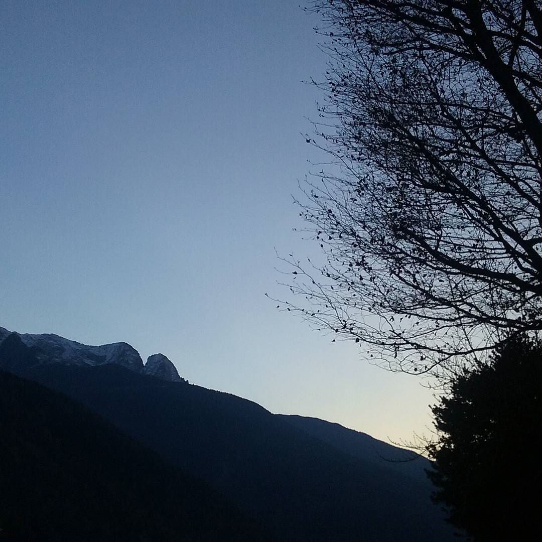 Ponte di Legno #tramonti #sky #skylovers #naturelovers #mountains #december #pontedilegno #vallecamonica #vivalavallecamonica #meglioilmeglio #autumn