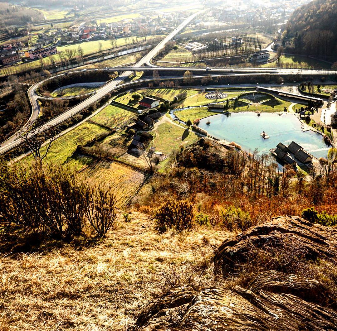 #archeopark #boario #darfo #brescia #italy #autumn #winter #wind #tree #nature #walking #passion #love #like #road #car #lake #colour #follow #followme #sun #light #igersitalia #instagood #instapics #picoftheday #pics #valcamonica #igers #leaves