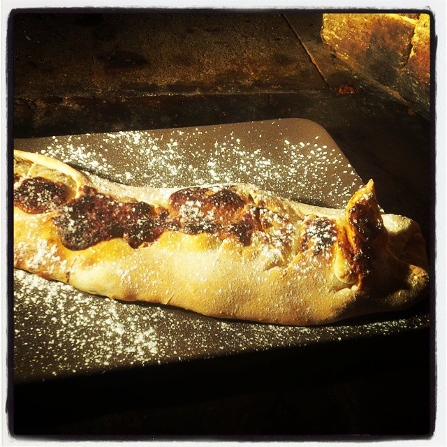 It’s Treccione alla #Nutella time! Da PizzCamì stanno arrivando i treccioni farciti! #pizzcamì #pizza #pizzalover #pizzagram #pizzamake #foodporn #foodgasm #foodies #instafood #foodlover #treccione #borno #vallecamonica #valledeisegni #brescia #altopianodelsole #camonicavalley
