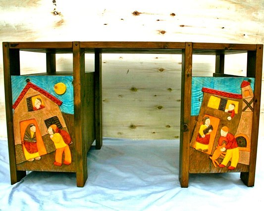Scrivania Realizzazione di mobili su misura in legno di cirmolo, possibilità di personalizzazione di temi e colori #mobili #mobilisumisura #mobiliartigianali #artigianato #wood #legno #vallecamonica #valledeisegni #pontedilegno #braone #darfoboarioterme #handmade #fattoamano