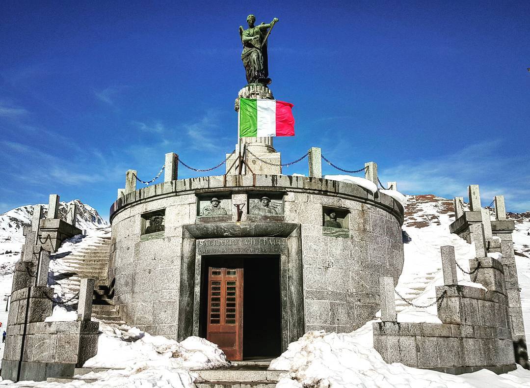 Sacrario militare dei caduti in guerra(1915-1918) Passo del Tonale m.s.l.m.1884 mt. 28/01/2016 #volgolombardia #volgobrescia #vallecamonica #valledeisegni #italia_super_pics #total_italy #exclusive_italy #italy_photolovers #loves_united_lombardia #loves_italia #italia_da_scoprire #visititalia #bestitaliapics #top_italia_photo #top_lombardia_photo #infinity_italia #intrippatitaly #loves_lombardia #vivolombardia #loves_united_italia #italia_inunoscatto #ishot_italia #vivodipaesaggi #vivo_italia #vivoartesacra #world_bestangels #ig_lombardia #grandangoloinstapage #bestlombardiapics #lombardia_super_pics