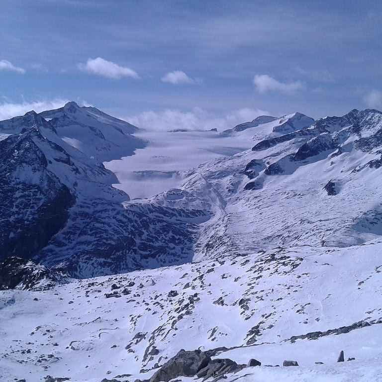 Presena 😀😀😀 #vallecamonica #sun #sunday #sky #snow #clouds #mountains #presena #labellezza #genuary #winter #magicmoments