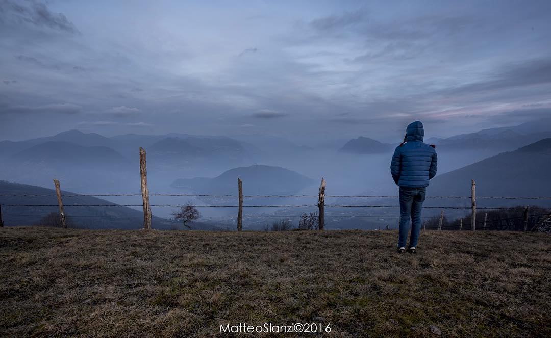 • 38/366 #lakeiseo lovers 💥 • 🔸 🔹This 👆 -MyPicture- 👌🙏👏 🔸 🔹 #canoneos #reflex #passione #top #foto #igersitalia #igerslombardia #instaitalia #vallecamonica #vivobrescia #shareyourparadise #lovesitalia #loves_lombardia #lombardia_city #top_lombardia_photo #star #sky #cold #manfrotto #iphone #nature #volgoitalia #sun #sunset #love #instagramers #golden #monteisola #alba