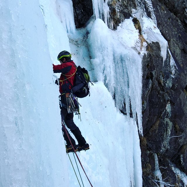 #iceclimbing #ice #drytooling #mammut #lasportiva #sport #winter #cold #snow #fall #follow #alpine #vallecamonica #trentino #alpi #cai #alpineguide #mountain #italy #dangerous #danger #amazingearth #beautifulplace #water #mountaineering #blue