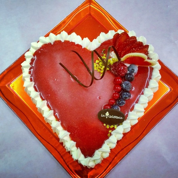 “..Si vede bene solo con il cuore..l’essenziale e’ invisibile agli occhi.” #Iloveyou#sanvalentino#ioete#love#cuore#lagel@teria#berzo#gelatocamuno#vallecamonica#valledeisegni