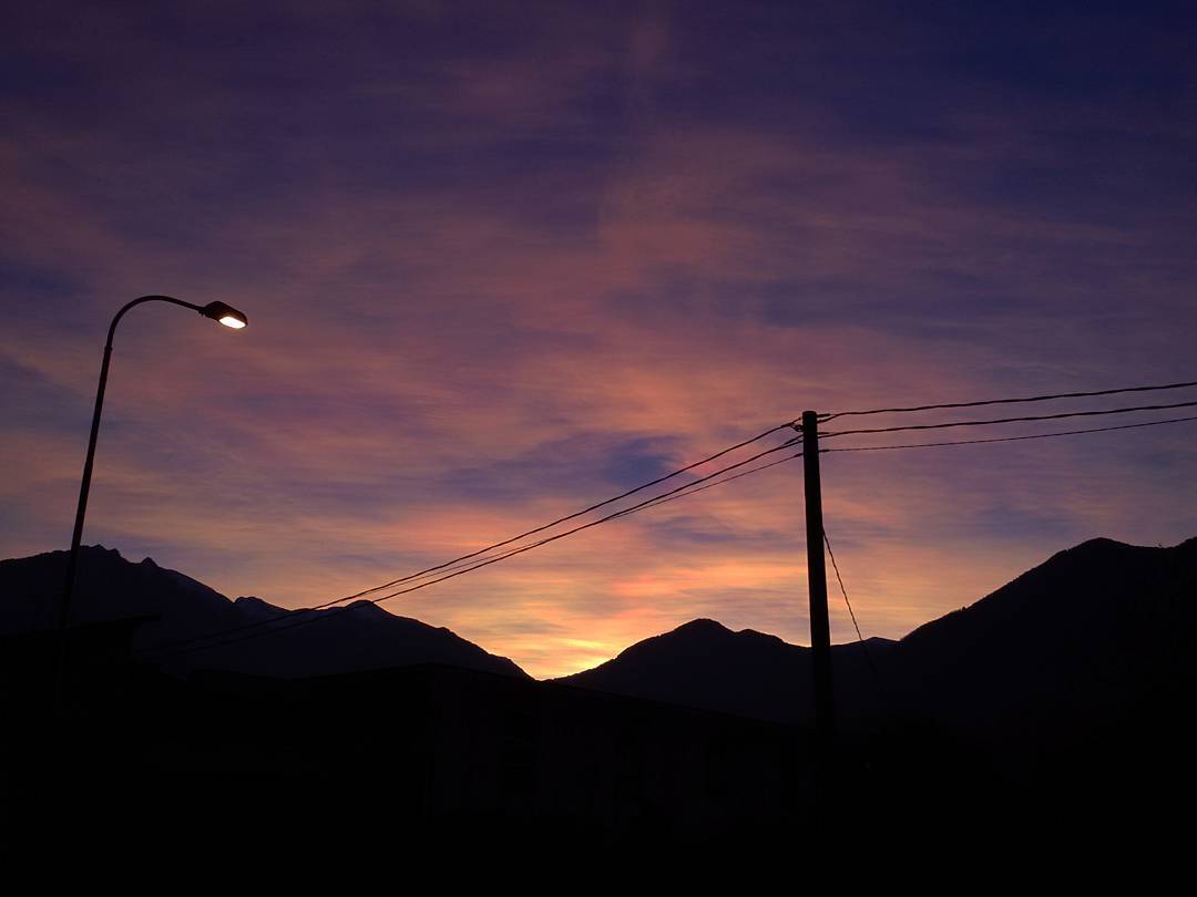 Che bel cielo stamattina… buon lunedì 😍😍😍 #macro #shamelessselefie #macrolens #vallecamonica #love #sunset #sun #good #photo #cividatecamuno #buongiorno #photobycanon #photobynikon #reflex #instapic #instaphoto #igday #igphoto #photoofday #photoofday #follow4follow #followme #bestphoto #summer #igpic #followforfollow #follow4follow #like #like4like #likeforlike