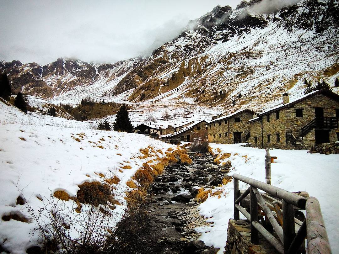 #casediviso #valcamonica #vallecamonica #stelvio #adamelloski #valledeisegni #snow #pontedilegno #pezzo #snow #vezzadoglio