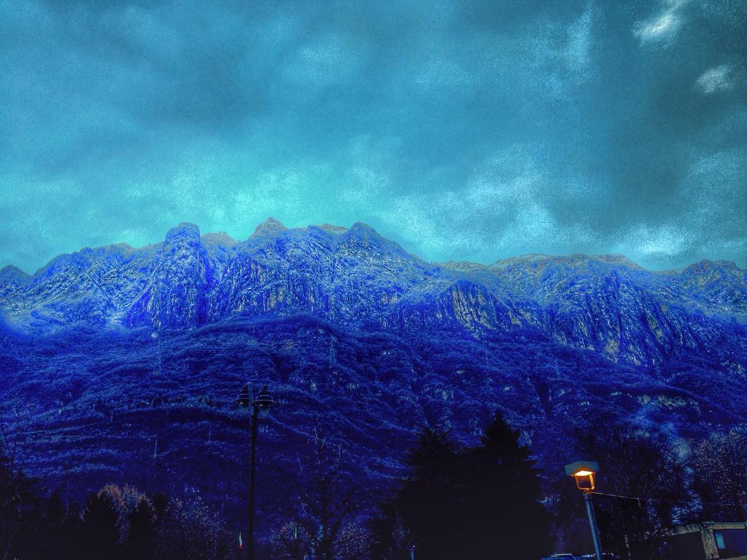 M O R N I N G ❄️ #morning#winter#cold#snow#work#barista#mouintain#valcamonica#cielo#sky#clouds#boario#italy#rain#temperature#time#meteo#follow#like#instapic#photo#photography#camera#iphone#particolari#ciao