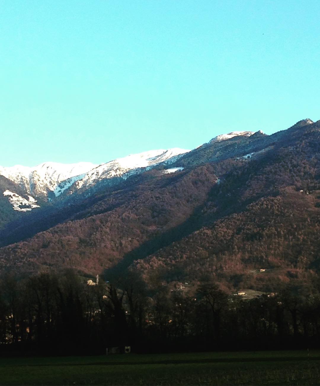#mountains #Vallecamonica #snow #cimeinnevate #landascape #bluesky #bestshot #nature #natureshot #green #woods #ski #sunnyday #lovelandscape #hill