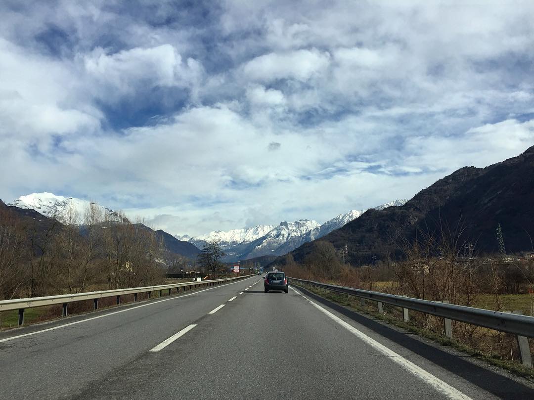Mountains ❄️ #snow #mountains #valley #vallecamonica #after #rain #landscape #clouds #sky #winter #february #nature #streets #cars #trees 🍂❄️🗻🏔