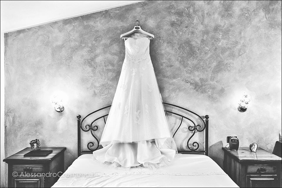Tutto l’Amore che ho. #happiness #wedding #alessandrocremona #vallecamonica #love #weddinphotographer #loveis #matrimonio #darfoboarioterme #bride #groom #youngbook #weddingphotographersociety #mywed #brescia #weddingday #nozze #theknot #happiness #weddingdress