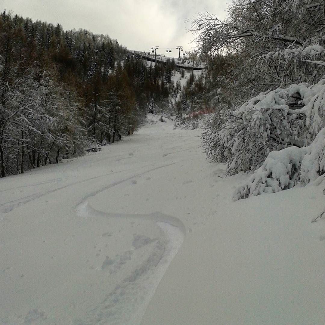 #scuolascifodestal #ski #skidifferent #snowboard #snow #powder #winter2015 #chebellasensazione #finalmenteunpodibianco #yee #montecampioneskiarea #vallecamonica #valledeisegni