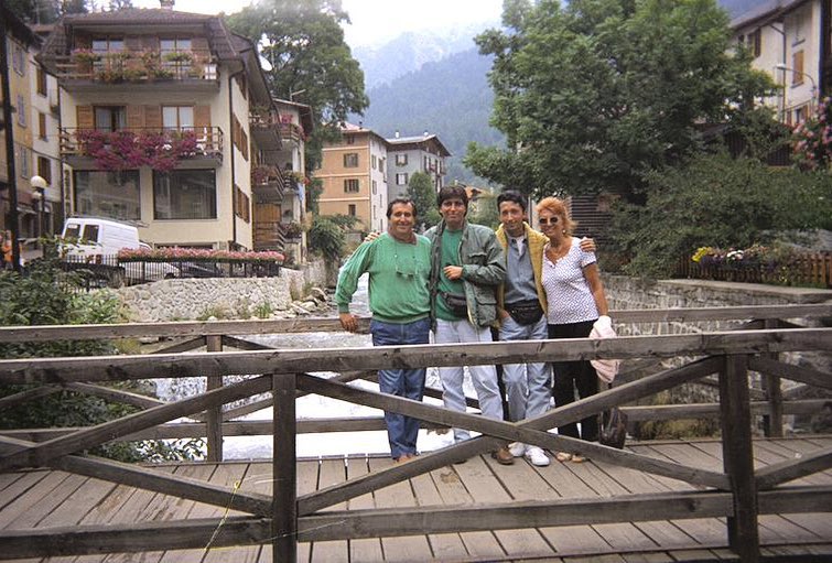 Famiglia… ❤️ #pontedilegno#io#mamma#papà#andrea#fratello#vacanze#valcamonica#brescia#noiquattro #noiquattroinsieme #famiglia#montagna#italia #italy #lombardia##instapic#provinciadibrescia#ponte