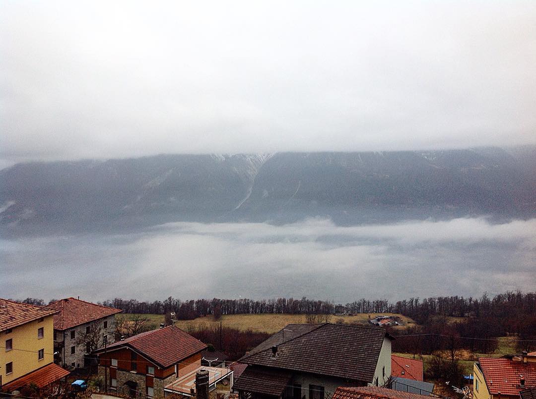 Beh di nuvole ne abbiamo 😣 #mountain#relaxtime#clouds#rain#vallecamonica#iwantsnow ❄️❄️☔️😞