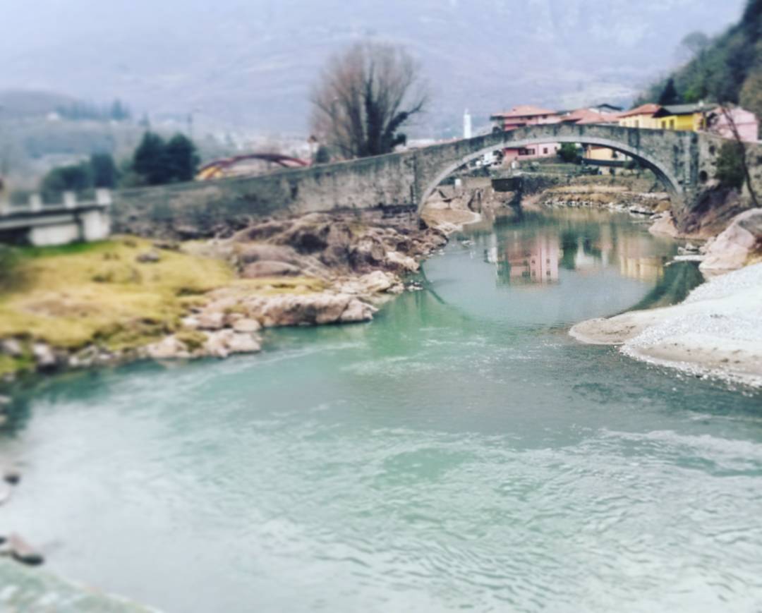 Under the bridge #bridge #walking #darfoboarioterme #valcamonica #brescia #italy