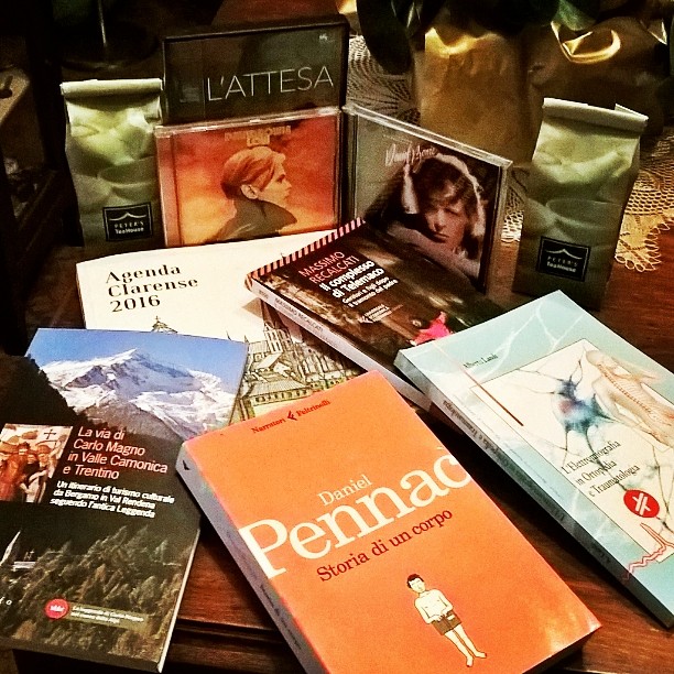 “Dei #regali #grazie” #birthday #compleanno #friends #amici #presents #passioni #libri #film #musica #music #CD #DavidBowie #Low #YoungAmericans #Lattesa #PieroMessina #JulietteBinoche #tea #thè #agenda #Chiari #illustrazioni #MassimoRecalcati #Telemaco #CarloMagno #ValleCamonica #DanielPennac #Ortopedia