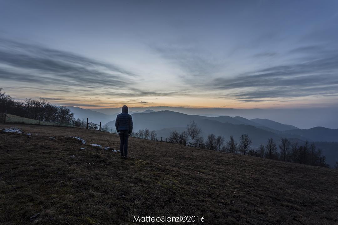 • 33/366 hello day!👋🌄 • 🔸 🔹This 👆 -MyPicture- 👌🙏👏 🔸 🔹 #canoneos #reflex #passione #top #foto #igersitalia #igerslombardia #instaitalia #vallecamonica #vivobrescia #shareyourparadise #lovesitalia #loves_lombardia #lombardia_city #top_lombardia_photo #star #sky #cold #manfrotto #iphone #nature #volgoitalia #sun #sunset #love #instagramers #golden #monteisola #alba