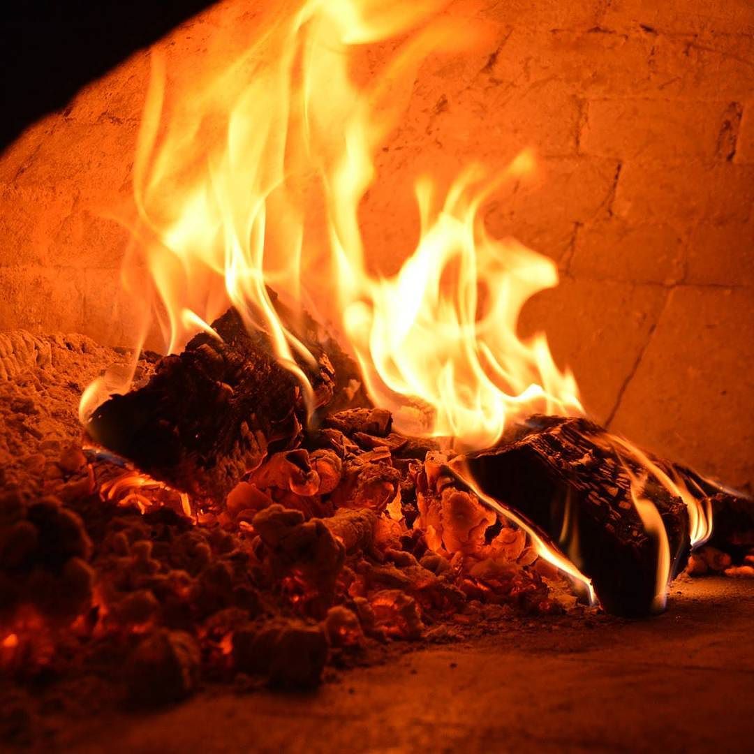 Buonasera!! Con questo freddo Vezza d’Oglio ha bisogno di Riscaldarsi, come se non con una pizza cotta con forno a legna!?! #Osteriadelfritto #pizza ❤️🍕 #passione #vezzadoglio #vallecamonica #altavallecamonica #adamellosky