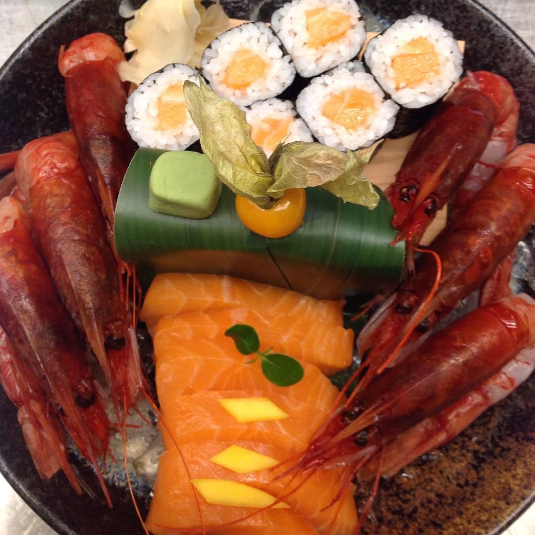 Gnam😋 #sushitime #relax #japan #ristorante #pisogne #instagood #instafood #beautiful #maki #sashimi #vallecamonica #lagodiseo #brescia #bergamo