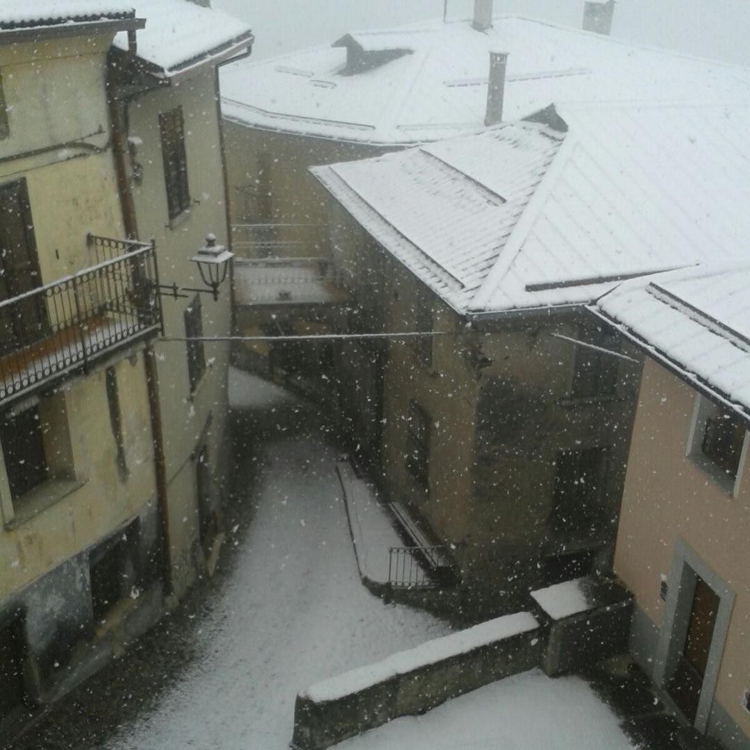 Nevica!!! #snow #neve #montagna #vallecamonica #vione #siscia ❄❄🏂