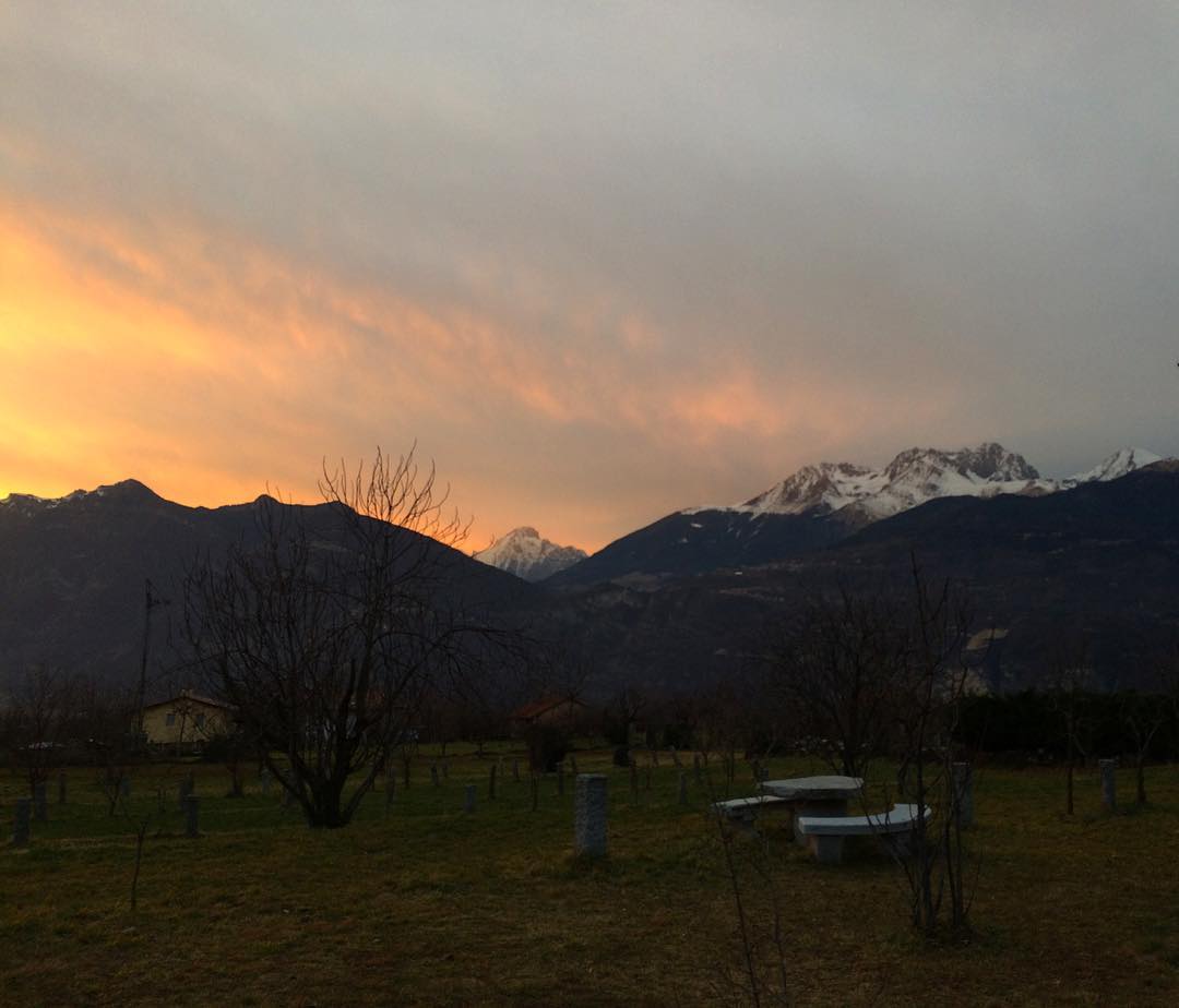 🏔🌾👒🏡 #color #sunset #sky #mountains #snow #winter #clouds #trees #vallecamonica #instanature #skylovers #nature #skyporn #place #tree #view #sun #igersitalia #italy #top_lombardia_photo #landscape #naturelovers #natureporn #instaitalia #amazing #shot #likeforlike #likeback #february #infinity_skysunset